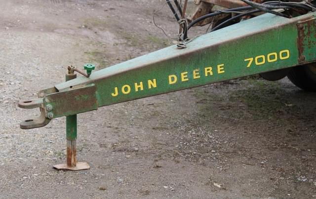 Image of John Deere 7000 equipment image 4