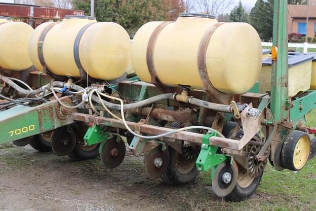 Image of John Deere 7000 equipment image 3