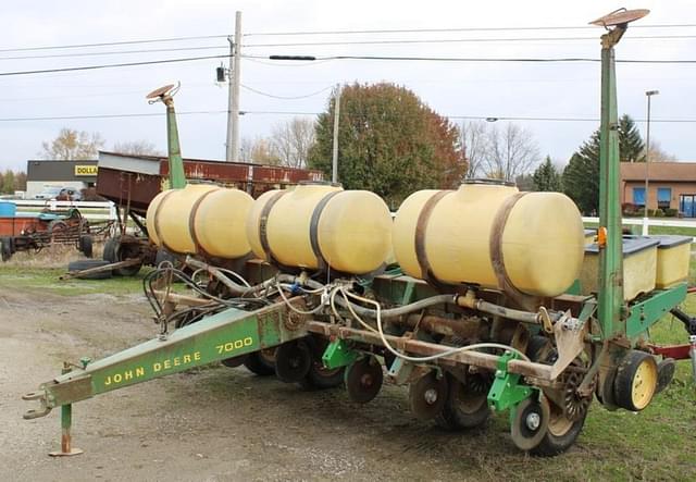 Image of John Deere 7000 equipment image 2