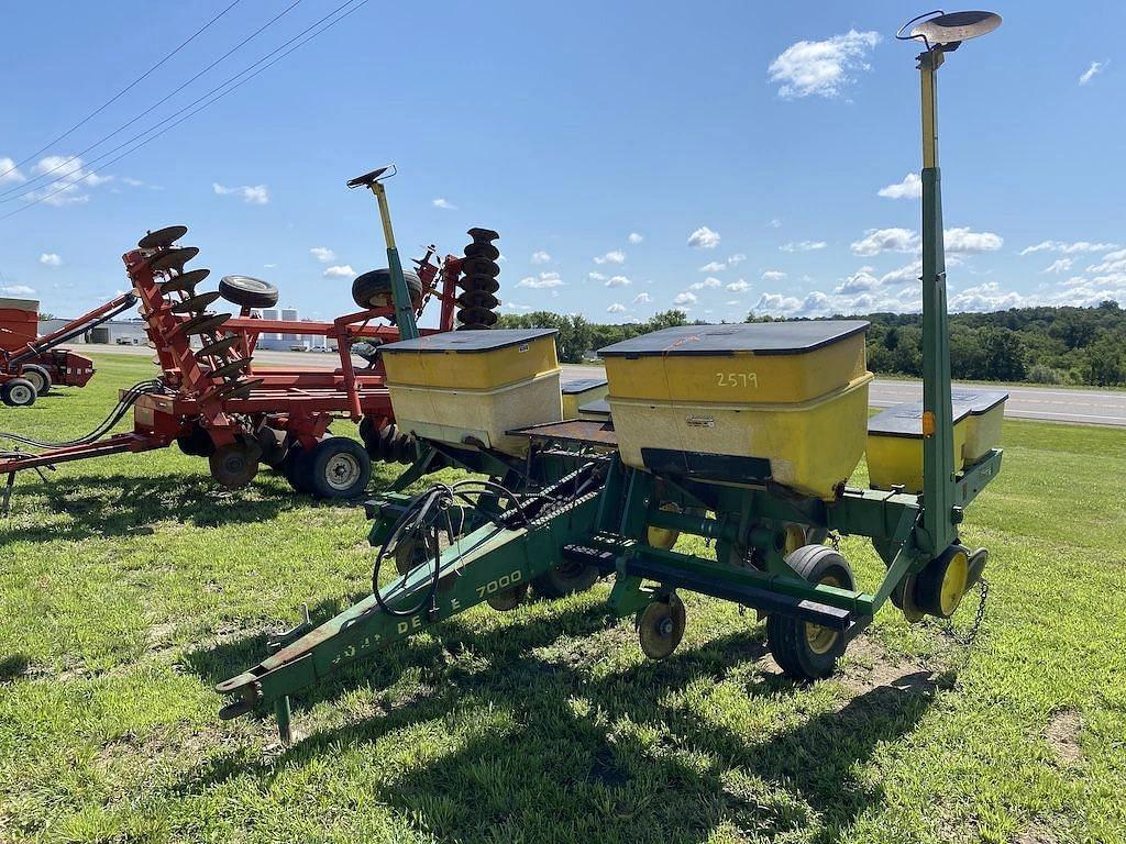 Image of John Deere 7000 Primary image