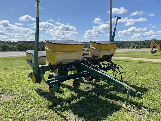 Image of John Deere 7000 equipment image 1