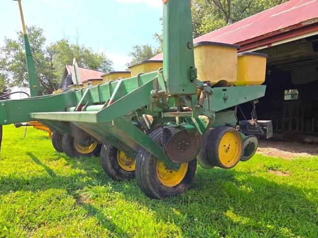 Image of John Deere 7000 equipment image 1