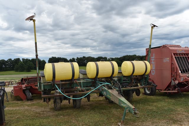 Image of John Deere 7000 equipment image 2