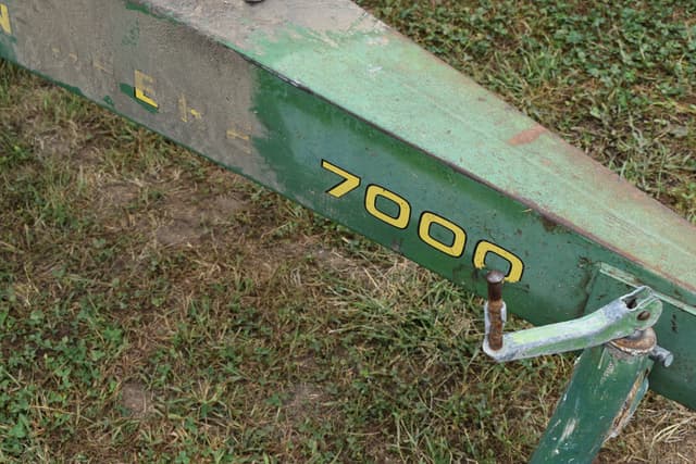 Image of John Deere 7000 equipment image 4