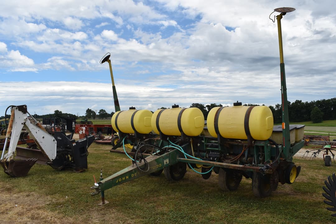 Image of John Deere 7000 Primary image