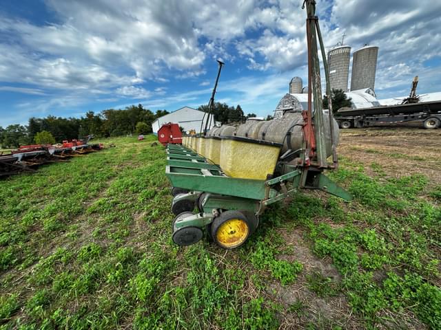 Image of John Deere 7000 equipment image 1
