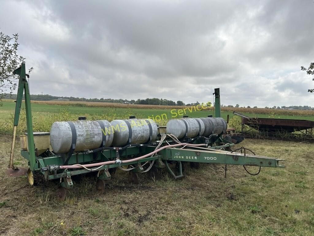 John Deere 7000 Equipment Image0
