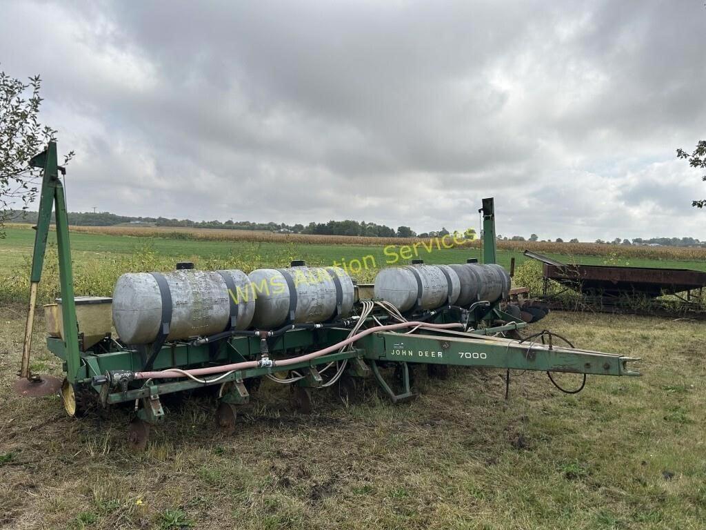 Image of John Deere 7000 Primary image
