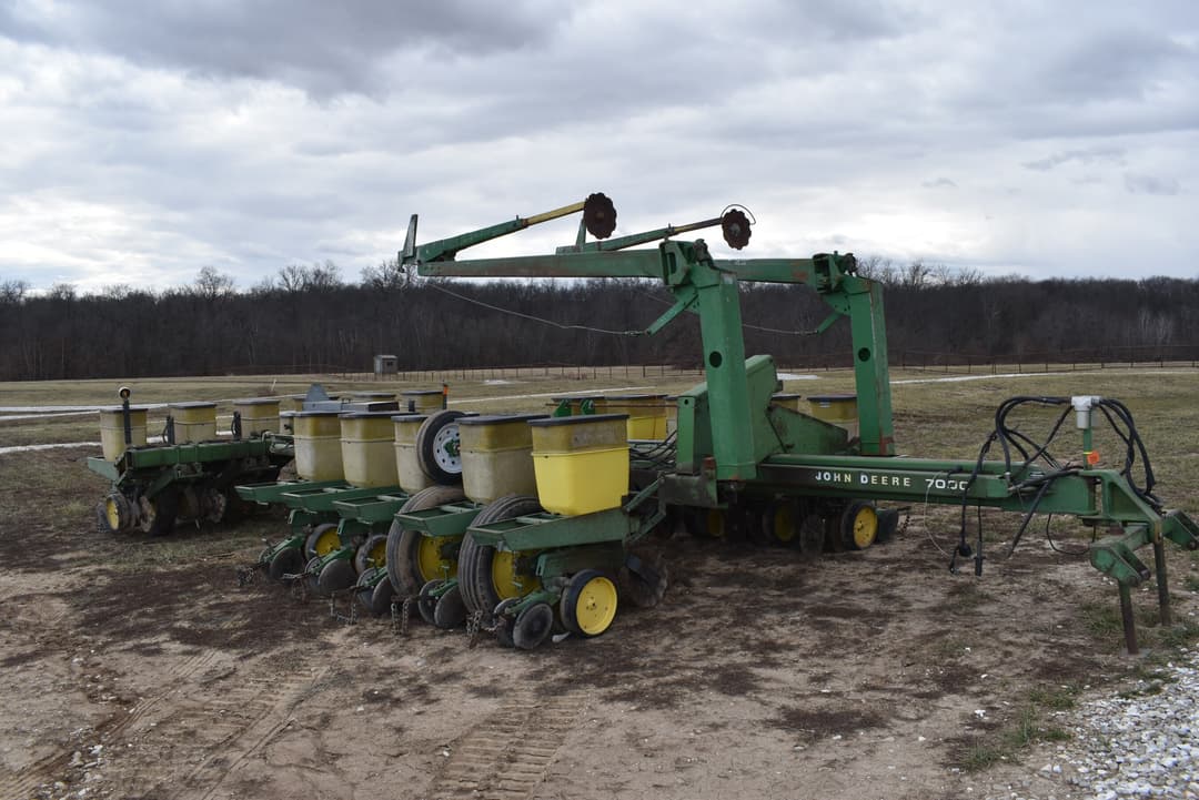 Image of John Deere 7000 Primary image