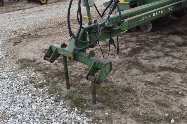Image of John Deere 7000 equipment image 4