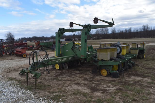 Image of John Deere 7000 equipment image 3