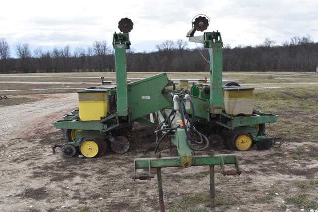 Image of John Deere 7000 equipment image 2