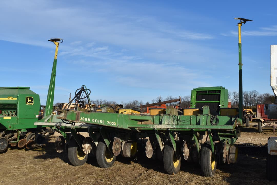 Image of John Deere 7000 Primary image