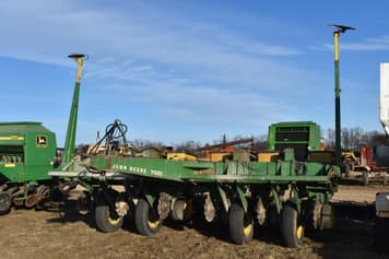 Main image John Deere 7000