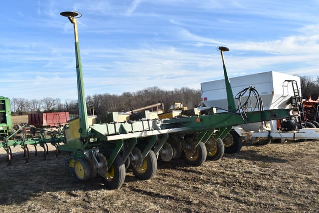 Image of John Deere 7000 equipment image 3