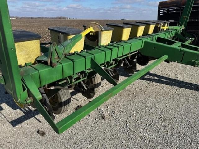 Image of John Deere 7000 equipment image 3