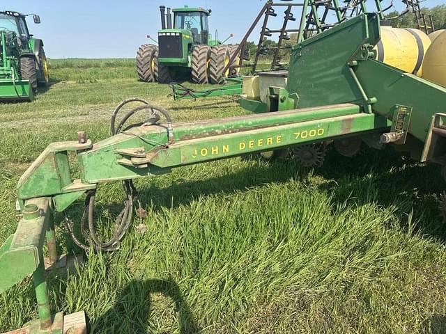 Image of John Deere 7000 equipment image 3
