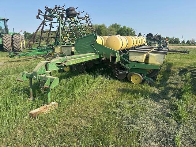 Image of John Deere 7000 equipment image 2