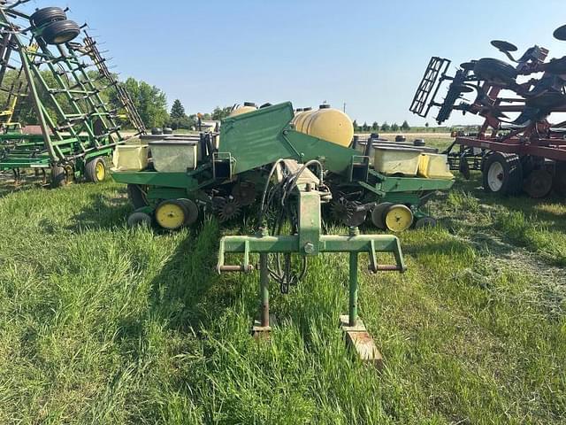 Image of John Deere 7000 equipment image 1