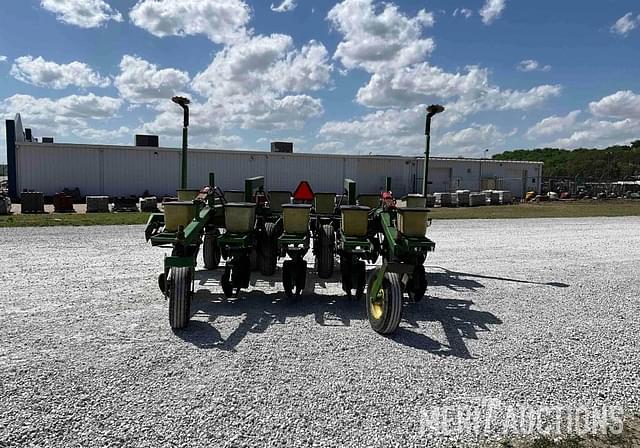 Image of John Deere 7000 equipment image 3