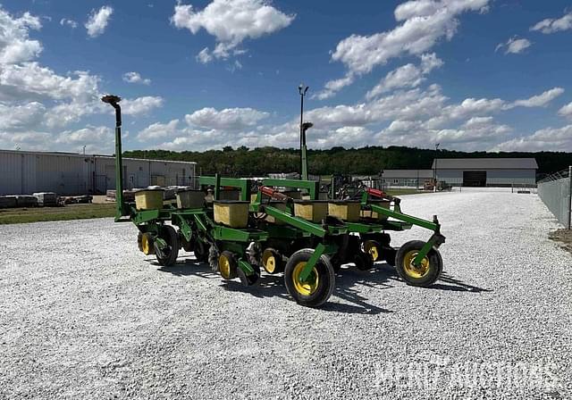 Image of John Deere 7000 equipment image 2