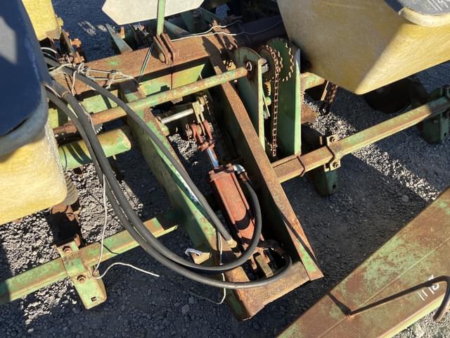 Image of John Deere 7000 equipment image 1