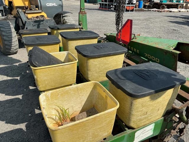 Image of John Deere 7000 equipment image 4