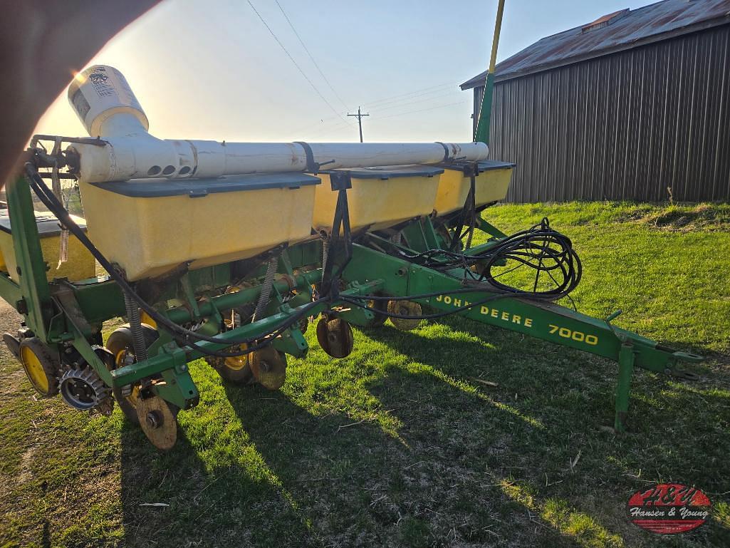 Image of John Deere 7000 Primary image