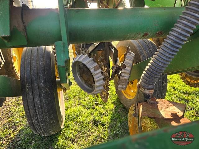 Image of John Deere 7000 equipment image 4