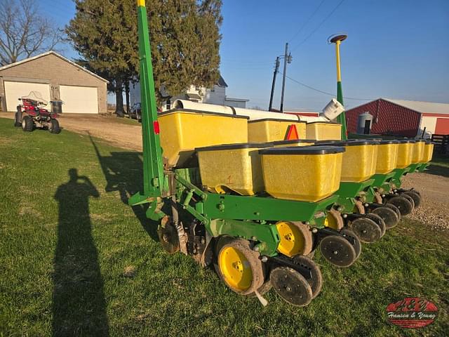 Image of John Deere 7000 equipment image 1