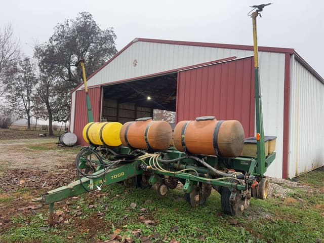 Image of John Deere 7000 equipment image 2