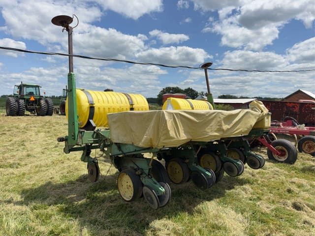 Image of John Deere 7000 equipment image 2
