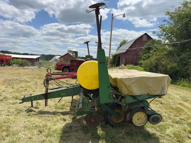 Image of John Deere 7000 equipment image 1