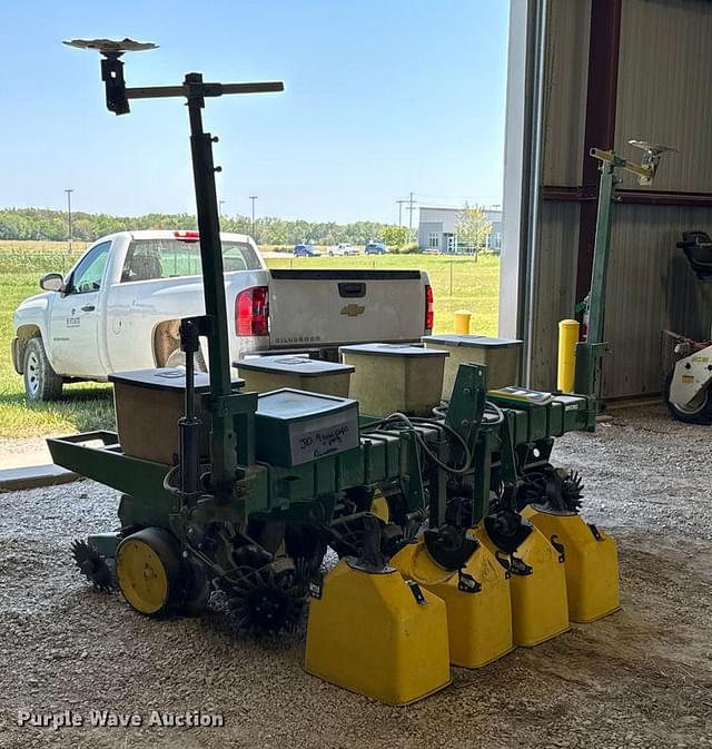 Image of John Deere 7000 equipment image 2