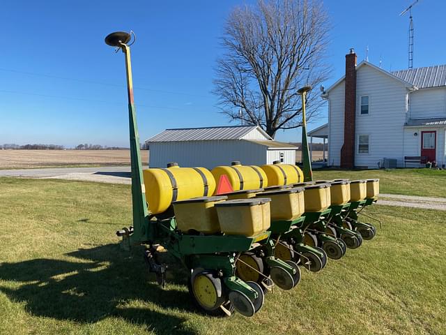 Image of John Deere 7000 equipment image 2