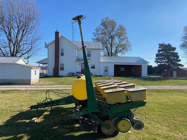 Image of John Deere 7000 equipment image 1