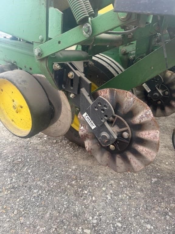 Image of John Deere 7000 equipment image 2