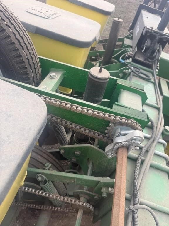 Image of John Deere 7000 equipment image 4