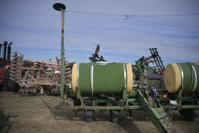 Image of John Deere 7000 equipment image 2