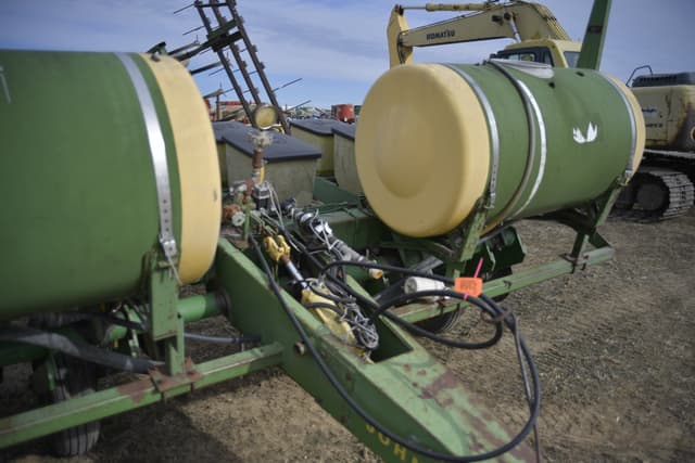 Image of John Deere 7000 equipment image 1