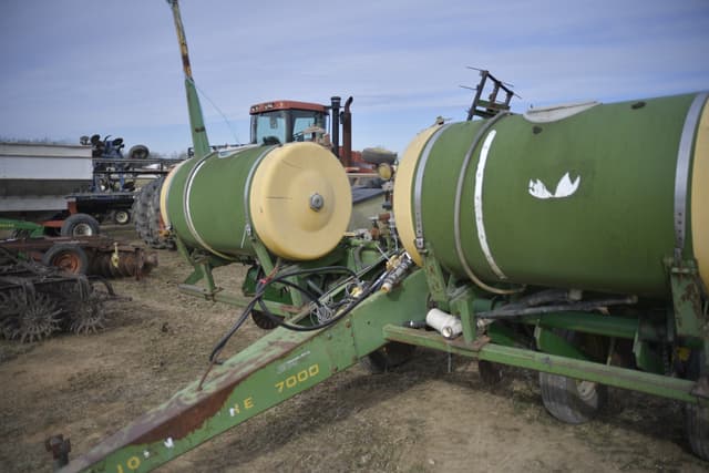 Image of John Deere 7000 equipment image 4
