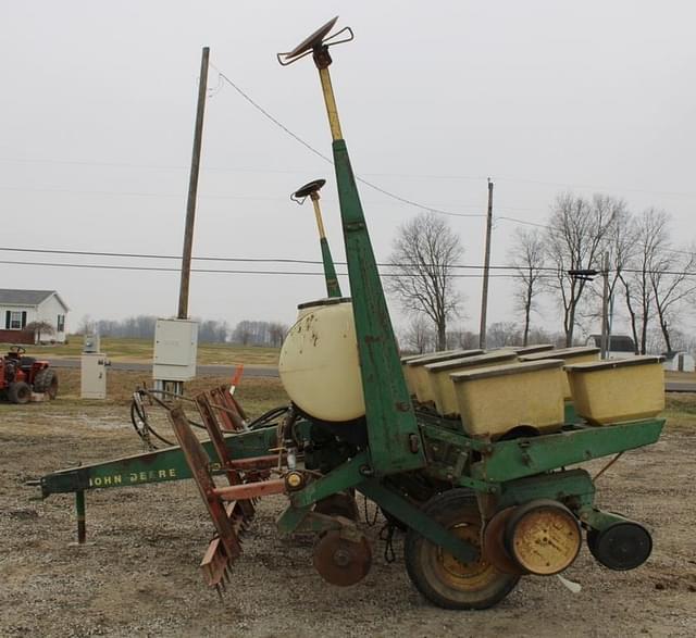 Image of John Deere 7000 equipment image 1