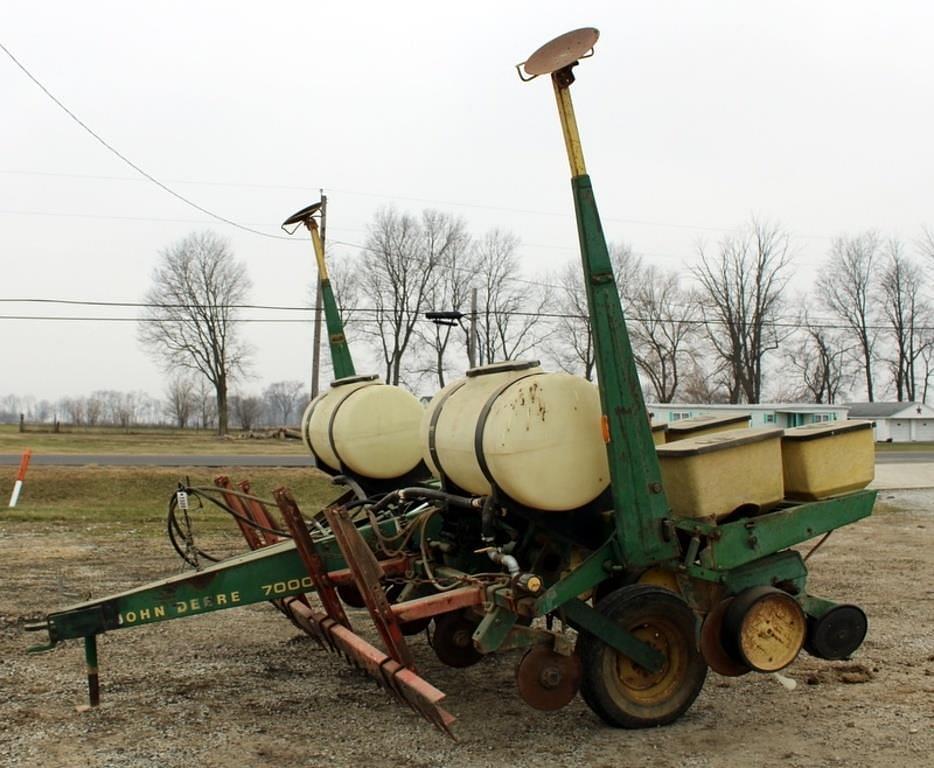 Image of John Deere 7000 Primary image