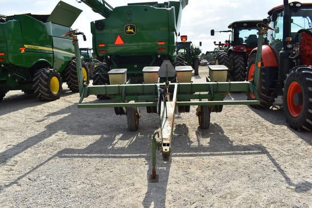 Image of John Deere 7000 equipment image 1