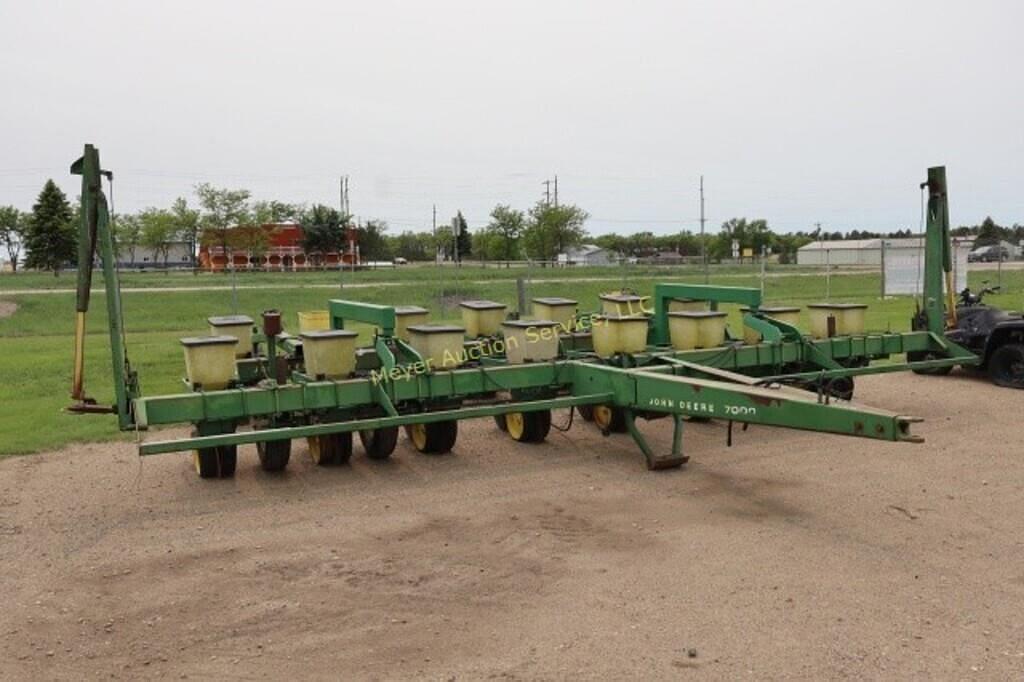 Image of John Deere 7000 Primary image