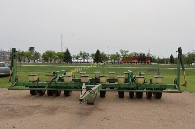 Image of John Deere 7000 equipment image 1