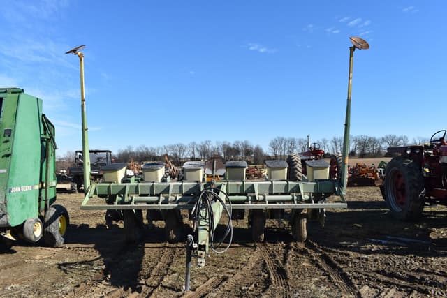 Image of John Deere 7000 equipment image 1