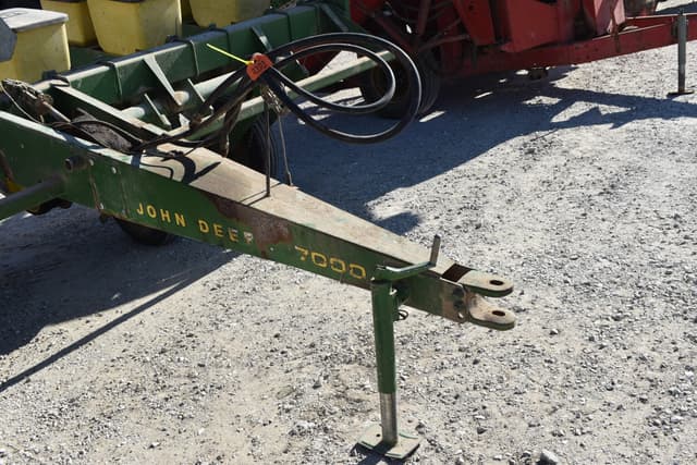 Image of John Deere 7000 equipment image 3