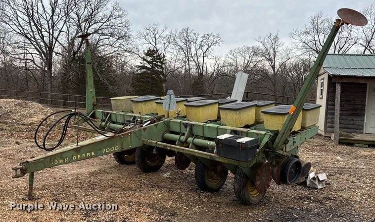 John Deere 7000 Equipment Image0