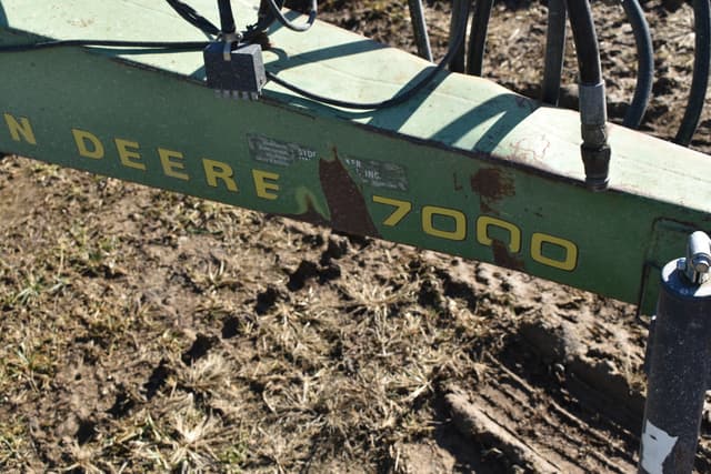 Image of John Deere 7000 equipment image 4